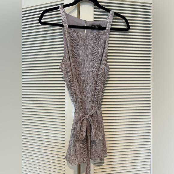 Banana Republic women’s two piece snake print top and pleated shirt with belt - Picture 4 of 6